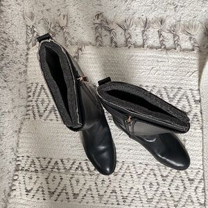 Elegant Black Leather Women's Boots